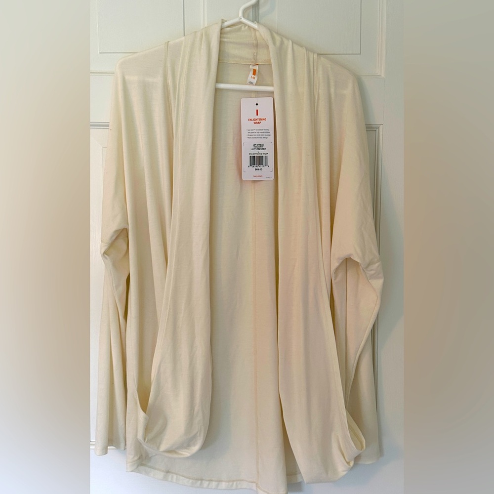 NWT Lucy Cream Enlightening Wrap - size large